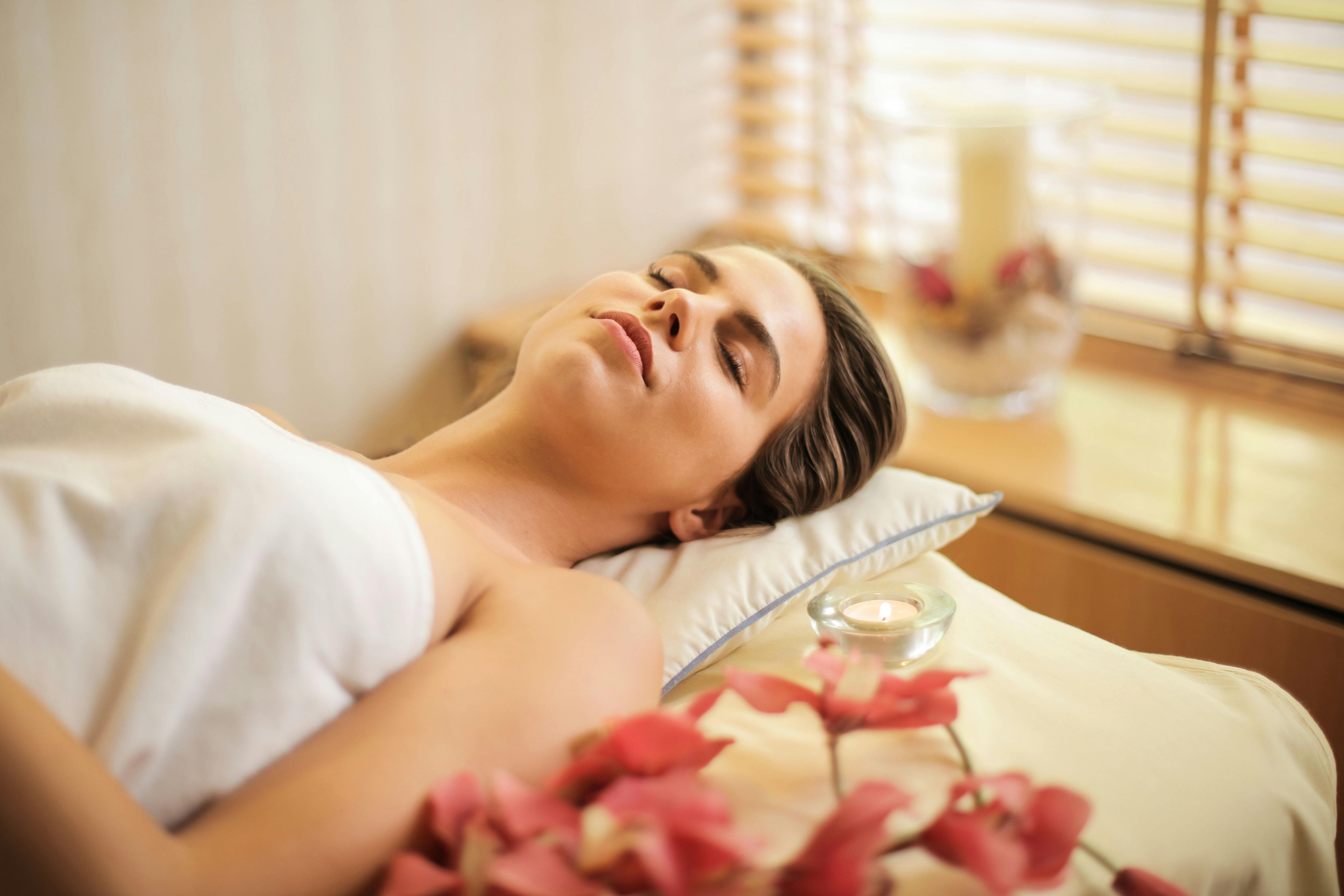 5 Techniques on How to Give a Yoni Massage