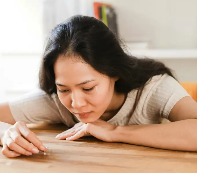 5 Telltale Signs Your Husband Is Pulling Away