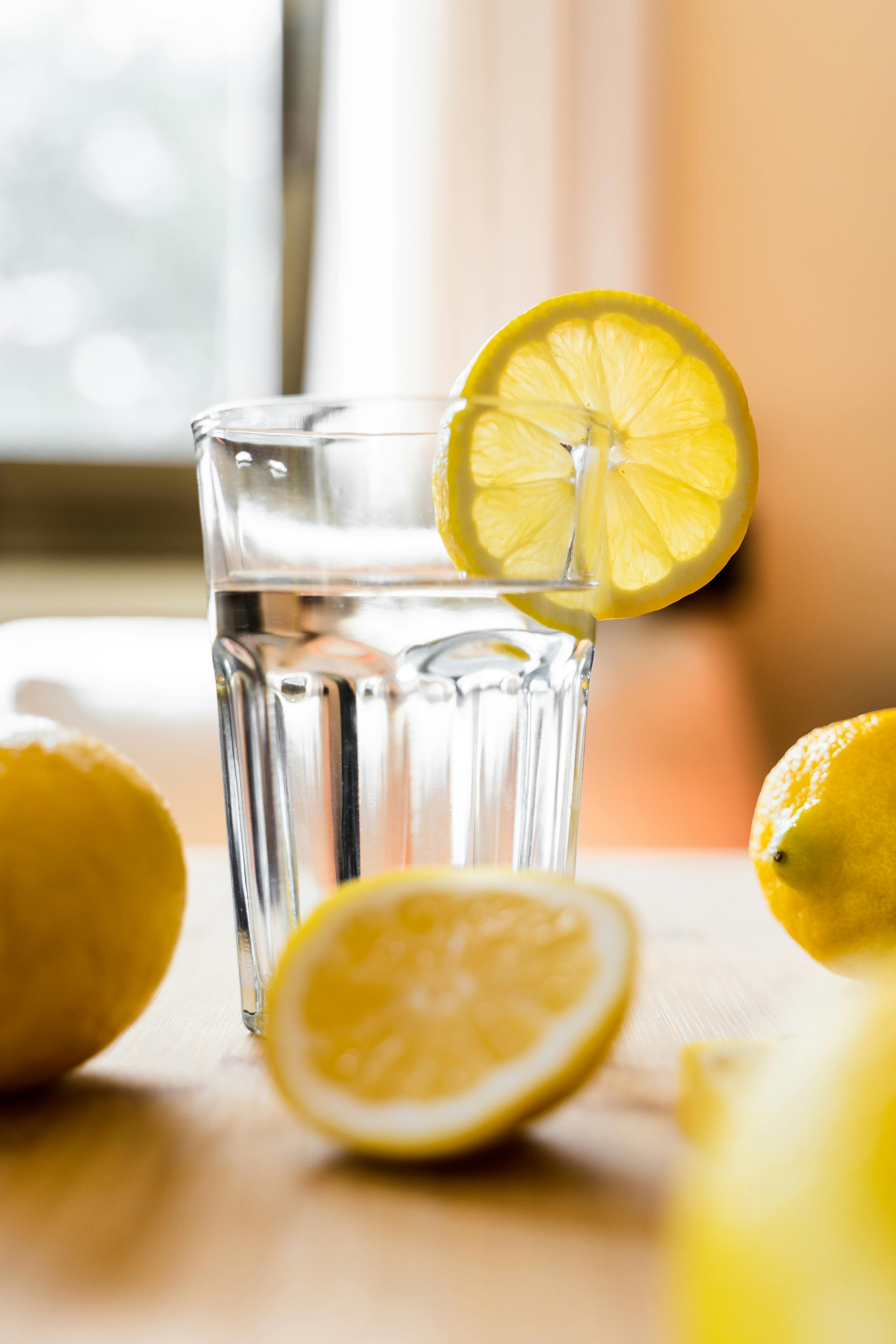 8 Incredible Benefits of Lemon Water