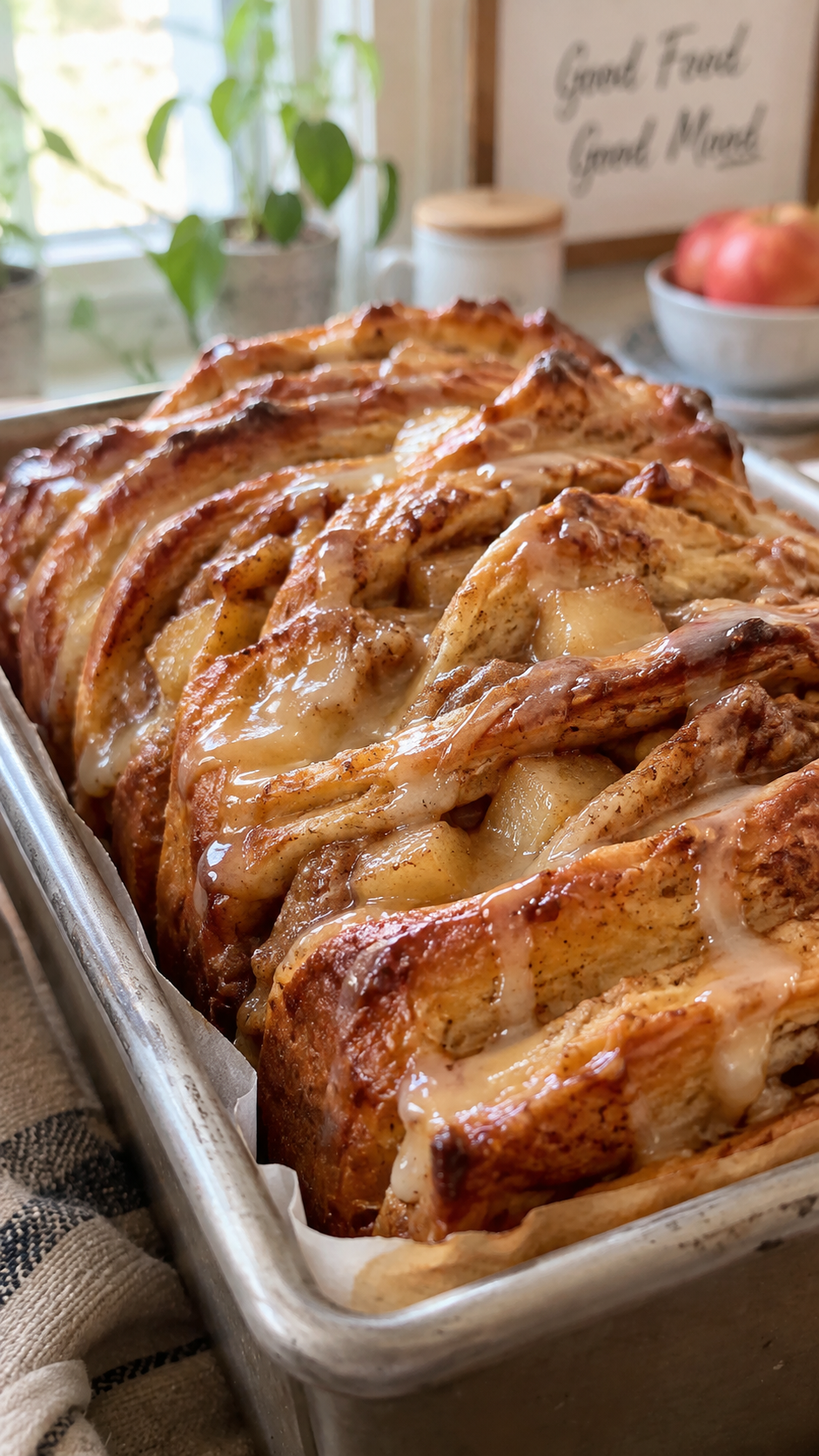 Apple Pull-Apart Loaf (Soft Cinnamon Apple Loaf Recipe!!)